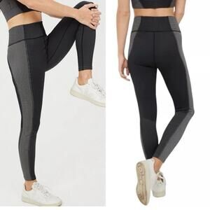 Offline By Aerie 7/8 Leggings Seamless High Rise Two Tone Black‎ Ribbed S NEW
